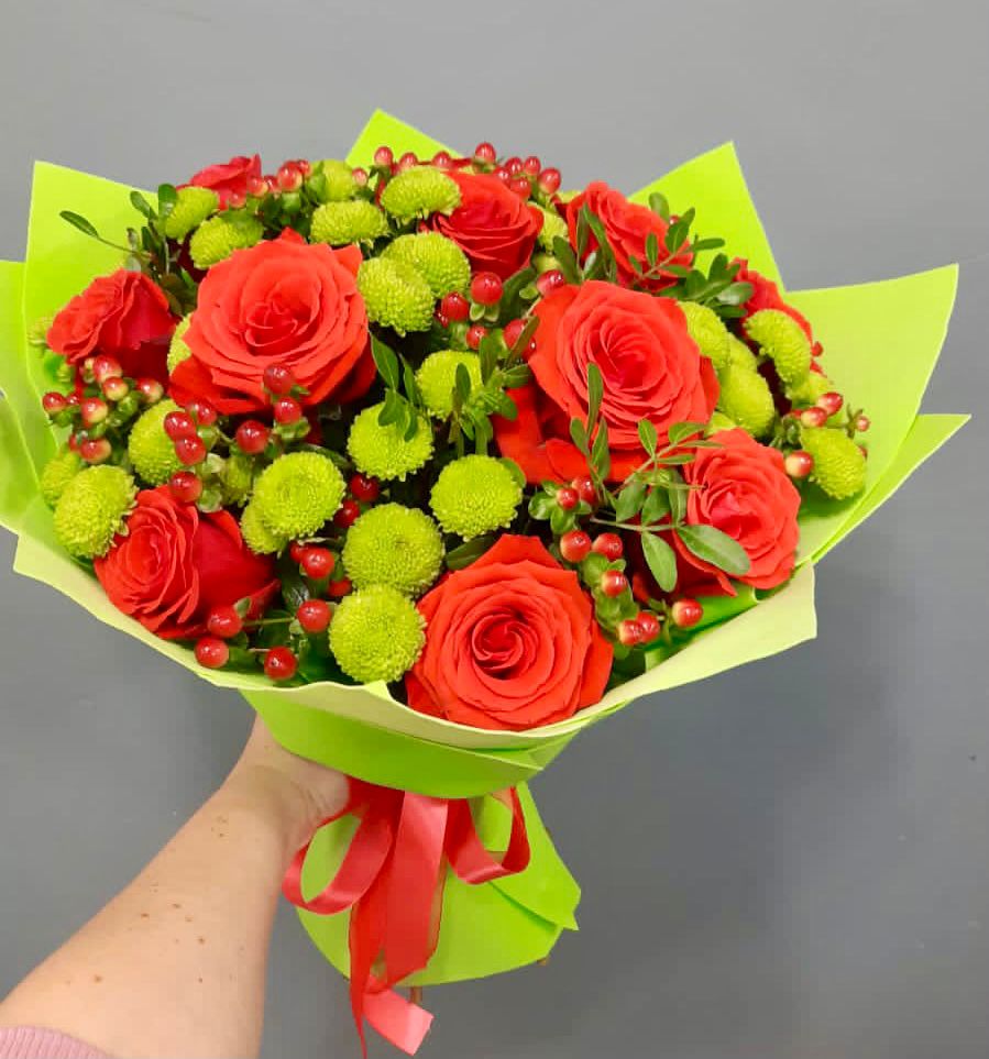 Букет цветов из: Хризантемы и Розы в Марьинской