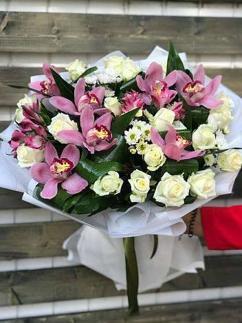 Букет цветов из: Розы и Хризантемы в Марьинской