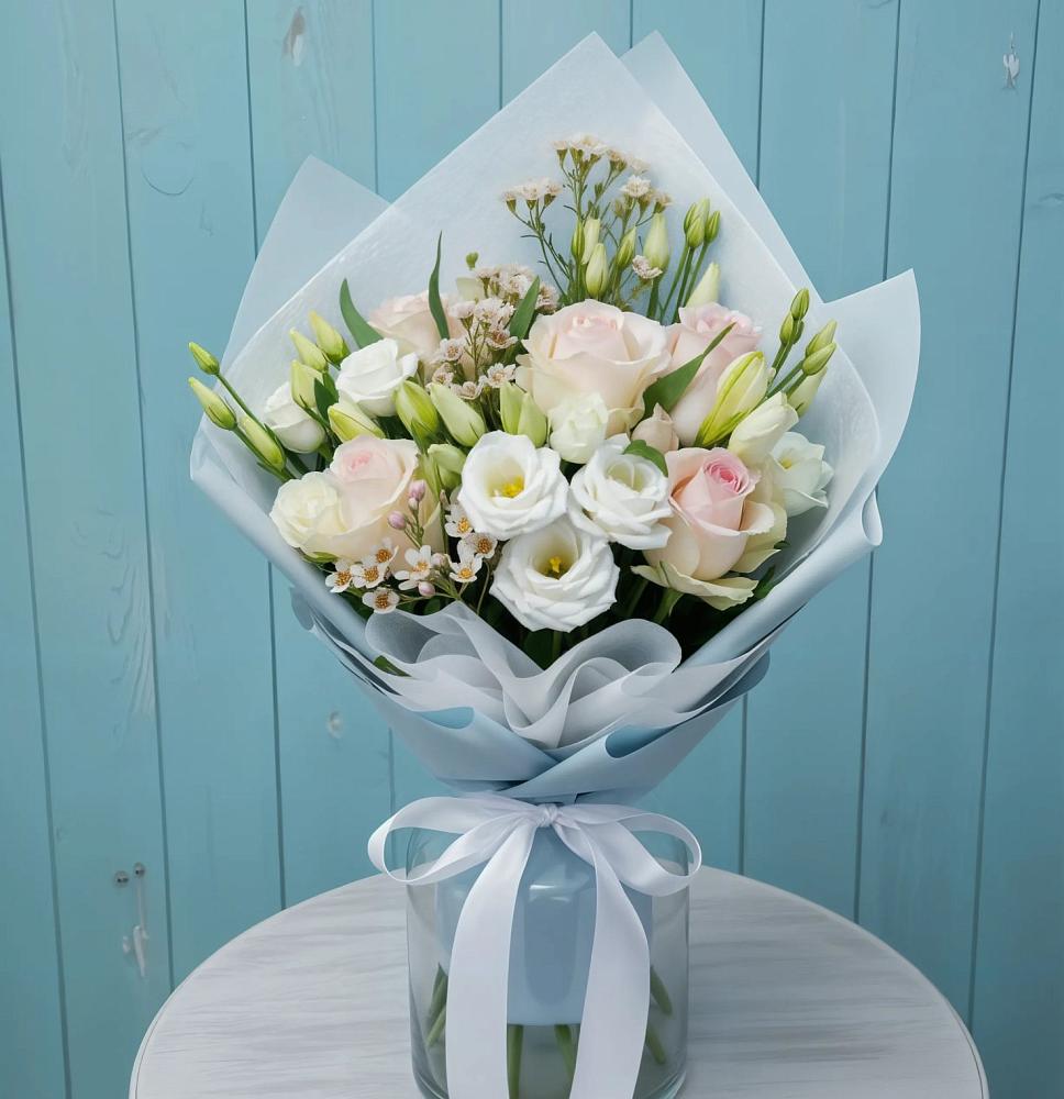 Букет цветов из: Розы и Лизиантусы в Марьинской