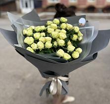 Букет Белые кустовые розы Солинеро в Марьинской