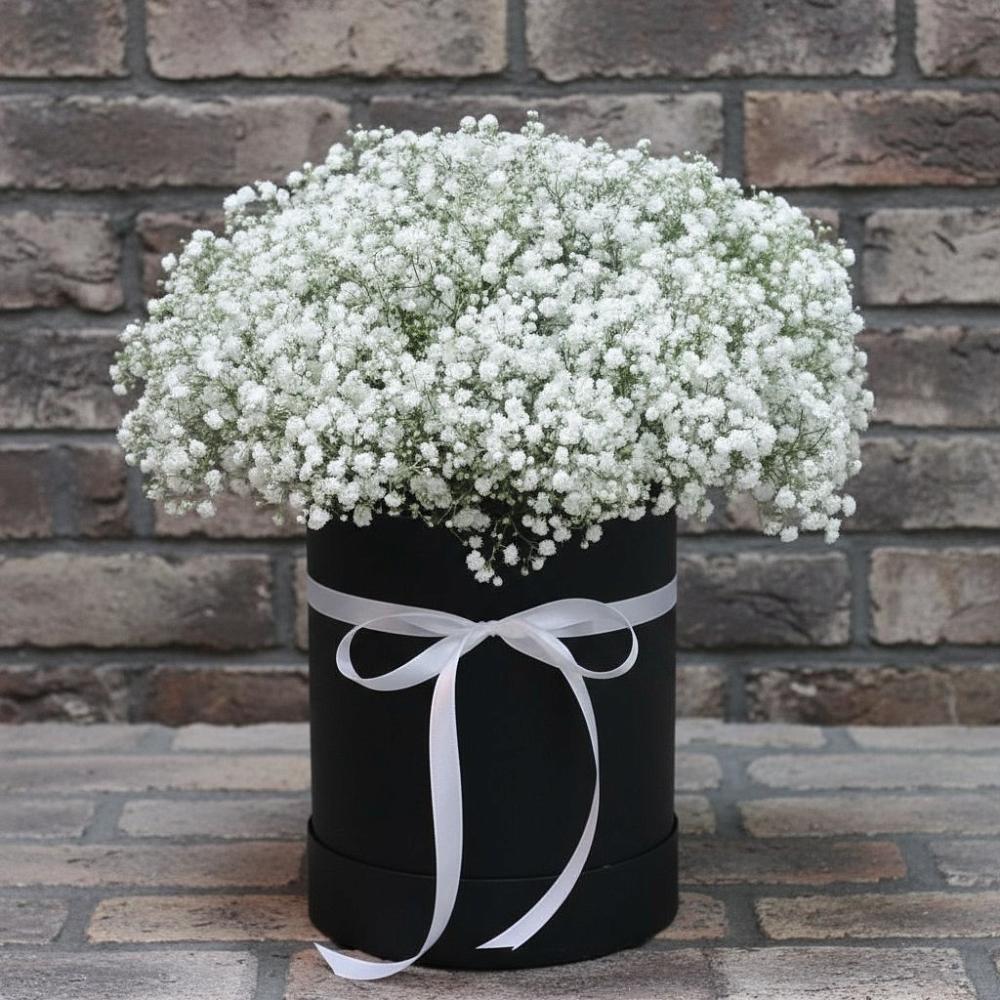 Цветочная композиция из Гипсофила в шляпной коробке в Марьинской