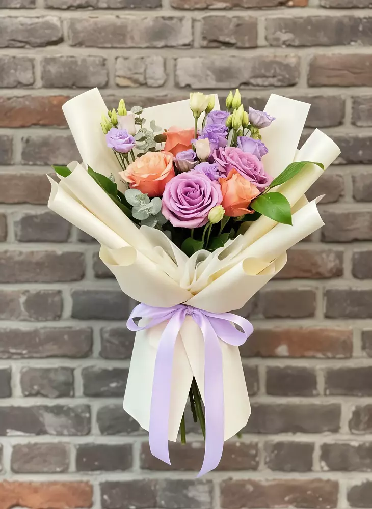 Букет цветов из: Лизиантусы и Розы в Марьинской