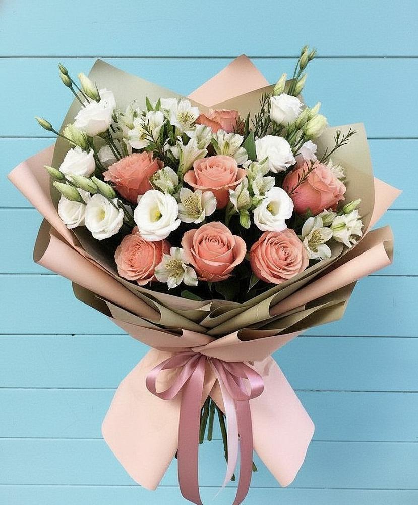 Букет цветов из: Розы, Альстромерии и Лизиантусы в Марьинской