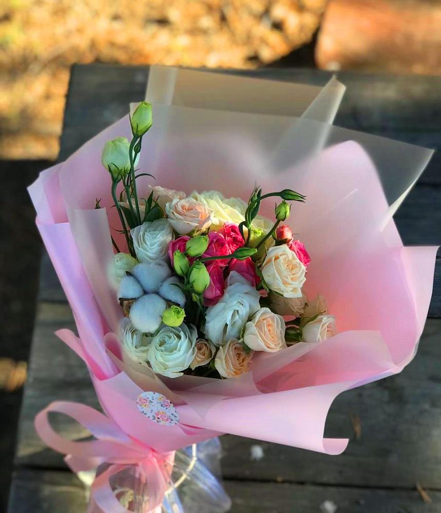 Букет цветов из: Розы и Лизиантусы в Марьинской