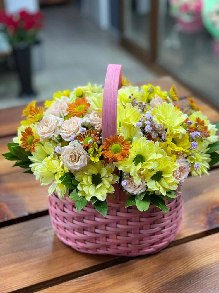 Цветочная композиция из Хризантемы и Розы в корзине в Марьинской