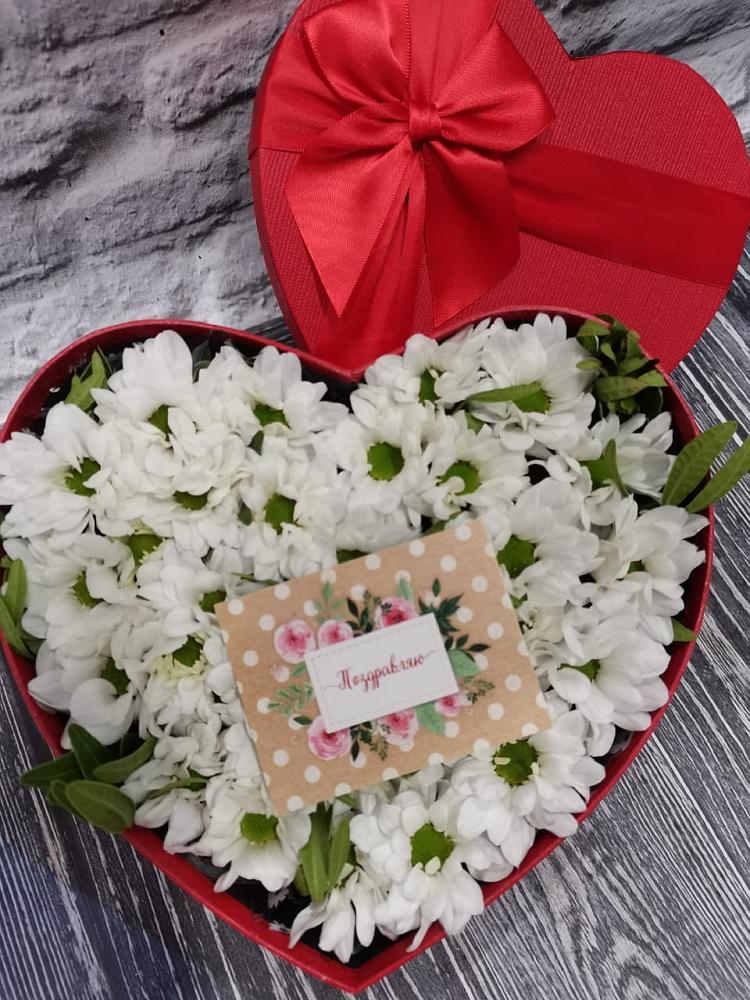 Цветочная композиция из Хризантемы в виде сердца в Марьинской