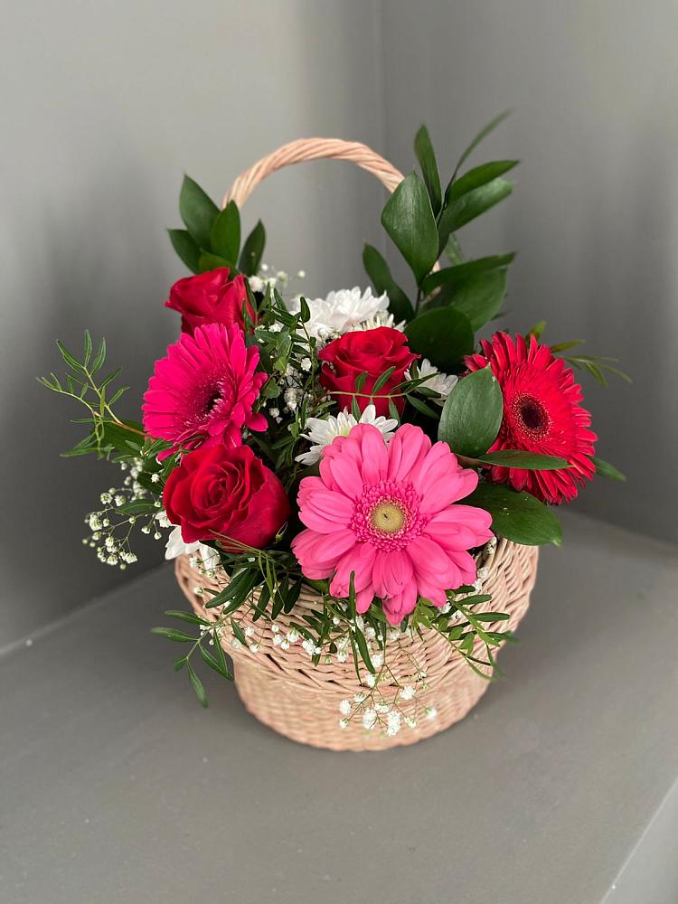 Цветочная композиция из Розы, Хризантемы и Герберы в корзине в Марьинской